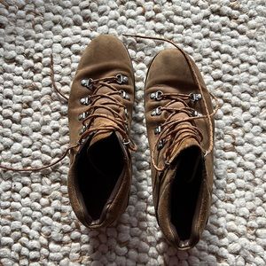 Womens’s Teva waterproof leather boots - size 9